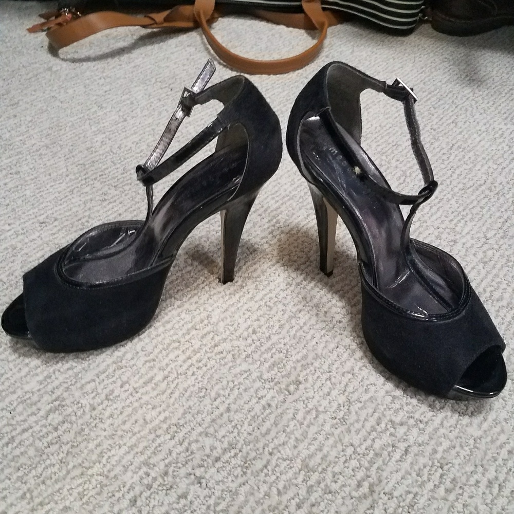 Shoes - Picture 2 of 3